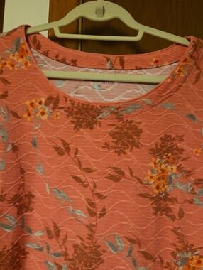 Women's Coral Floral Scoop Neck Top